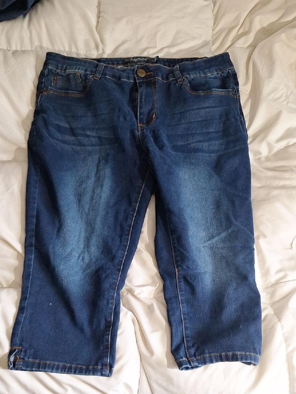 Thread Market Dark Wash Blue Capris Size 18